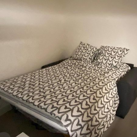 Enghien-Les-Bains: Studio Au Coeur Du Centre Ville. Экстерьер фото